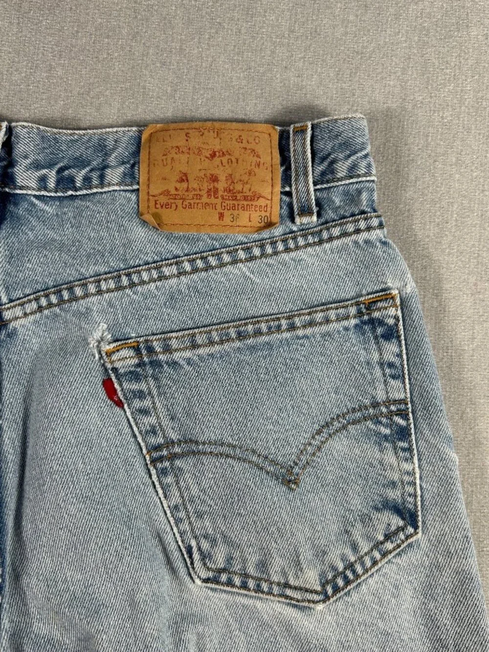 Vintage Y2K Light Wash Levi's Straight Leg Relaxed 36x30 90s Distressed Casual
